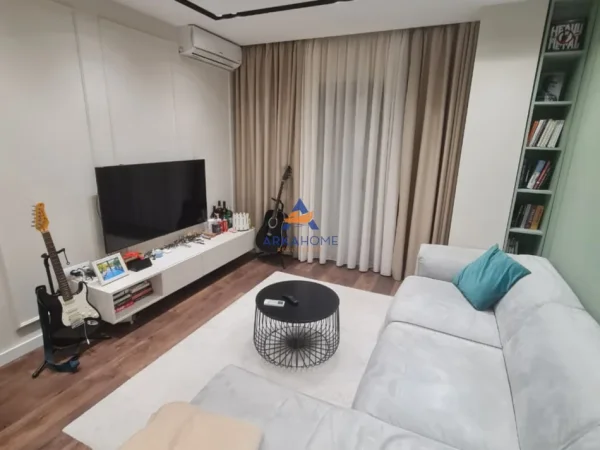 Tirane, jepet me qera apartament 1+1 Kati 4, 65 m² 520 € 