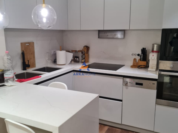 Tirane, jepet me qera apartament 1+1 Kati 4, 65 m² 520 € 