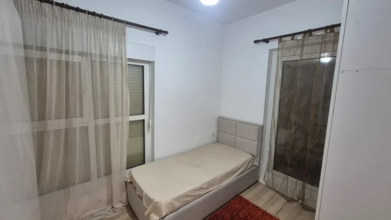 Tirane, jap me qera apartament duplex 2+1 Kati 4, 95 m² 550 € 