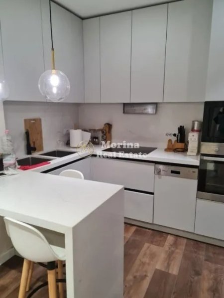 Tirane, jepet me qera apartament 1+1 Kati 3, 70 m² 500 € (Yzberisht)