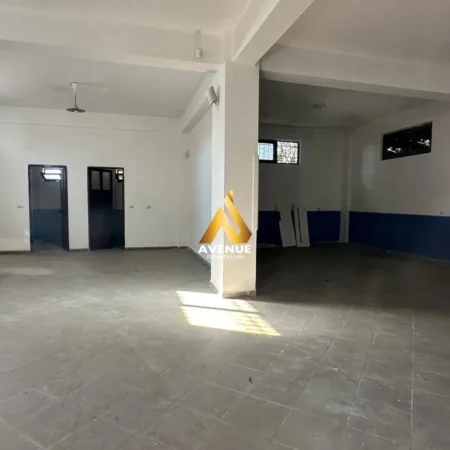 Tirane, jepet me qera ambjent biznesi Kati 0, 220 m² 700 € (allaman dervishi)