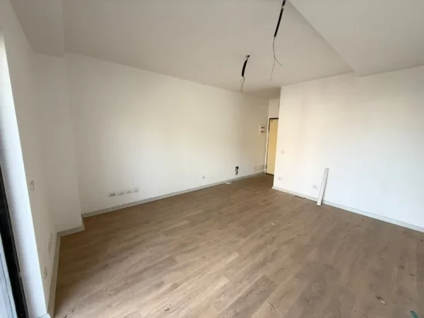 Tirane, jepet me qera zyre Kati 4, 117 m² 1.200 € (Rruga e Kavajes)