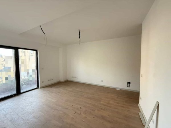 Tirane, jepet me qera zyre Kati 4, 117 m² 1.200 € (Rruga e Kavajes)