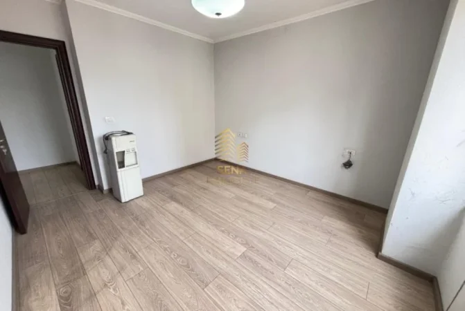 Tirane, shitet apartament 2+1+Ballkon Kati 3, 103 m² 258.000 € (21 Dhjetori, Rruga Muhamed Gjollesha)