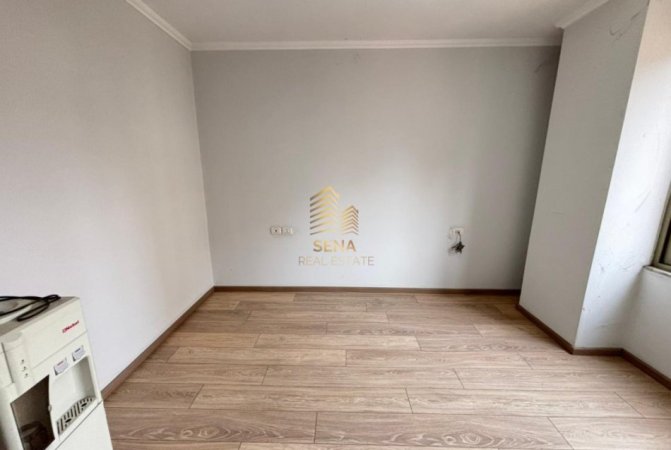 Tirane, shitet apartament 2+1+Ballkon Kati 3, 103 m² 258.000 € (21 Dhjetori, Rruga Muhamed Gjollesha)