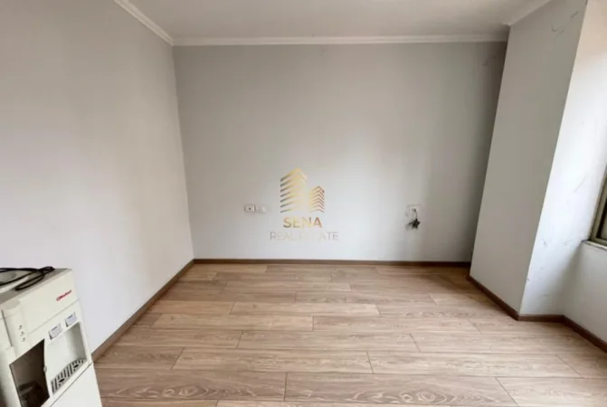 Tirane, shitet apartament 2+1+Ballkon Kati 3, 103 m² 258.000 € (21 Dhjetori, Rruga Muhamed Gjollesha)