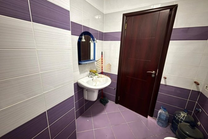 Tirane, shitet apartament 2+1+Ballkon Kati 3, 103 m² 258.000 € (21 Dhjetori, Rruga Muhamed Gjollesha)