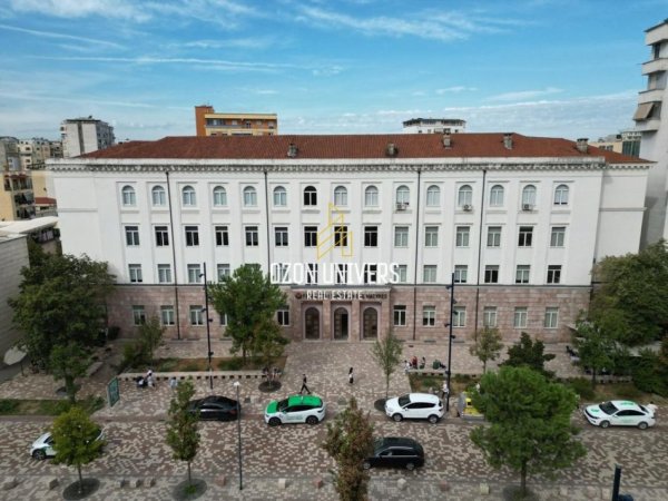 Tirane, shitet Vile 3 Katshe Kati 3, 270 m² 580.000 € (Pas Fakultetit të Shkencave)