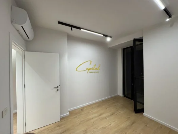 Tirane, jepet me qera apartament 2+1 Kati 12, 94 m² 1.000 € (REZIDENCA GOLDENT TOWER)