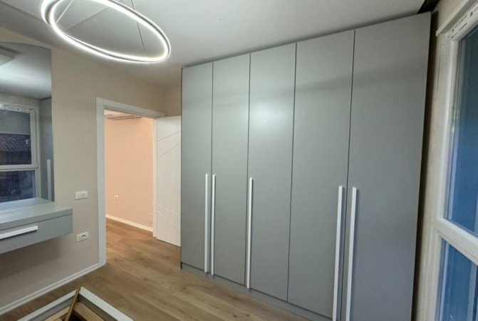 Tirane, jepet me qera apartament 1+1 Kati 3, 65 m² 500 € (Rruga Hamdi Pepa)