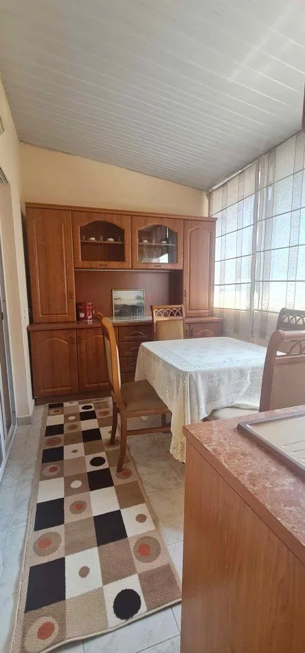 Shqiperi, jepet me qera apartament 3+1+Ballkon Kati 2, 100 m² 500 € (RRUGA E DURRESIT)
