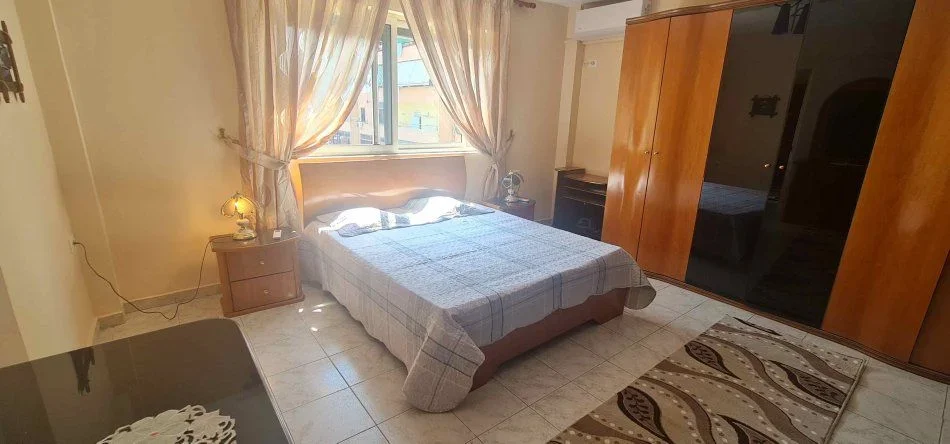 Shqiperi, jepet me qera apartament 3+1+Ballkon Kati 2, 100 m² 500 € (RRUGA E DURRESIT)