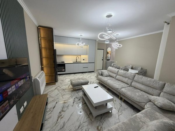 Tirane, jepet me qera apartament 2+1 Kati 2, 800 € 