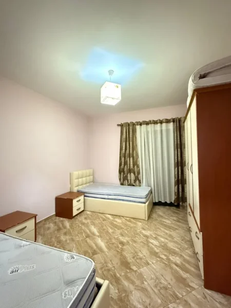 Tirane, jepet me qera apartament 2+1 Kati 2, 108 m² 550 € (Rruga Nexho Konomi)