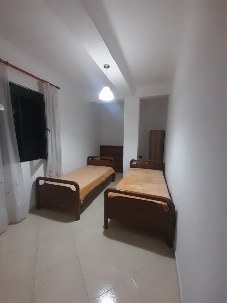 Banesë me Qera 2+1, Mobiluar, 450 € Pranë Shkollës Bashkuar, tek Rruga Dibrës -Tiranë