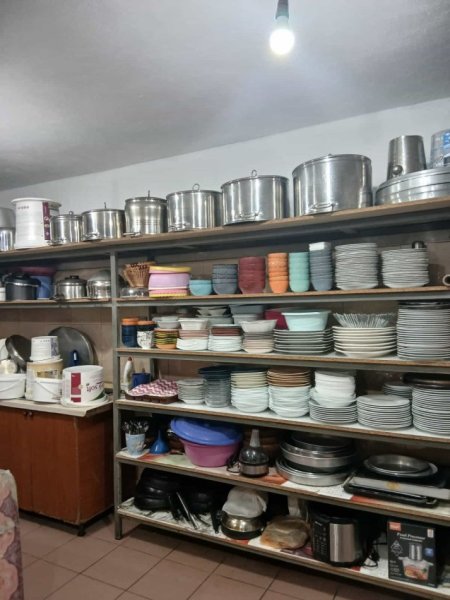 Tirane, jepet me qera dyqan Kati 0, 200 m² 1.000 € (Babrru)