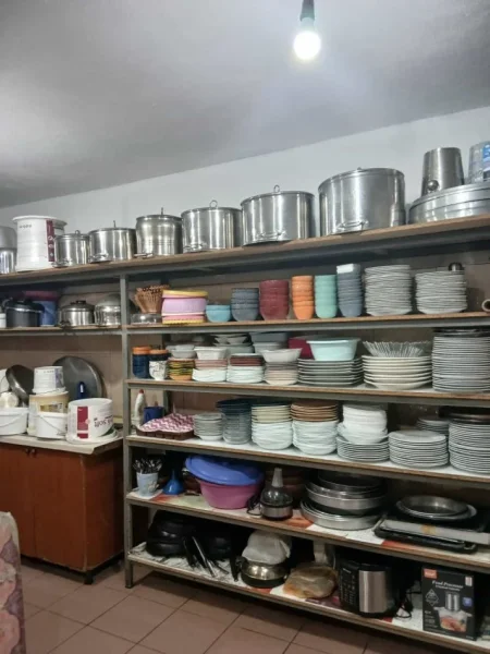 Tirane, jepet me qera dyqan Kati 0, 200 m² 1.000 € (Babrru)