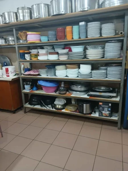 Tirane, jepet me qera dyqan Kati 0, 200 m² 1.000 € (Babrru)