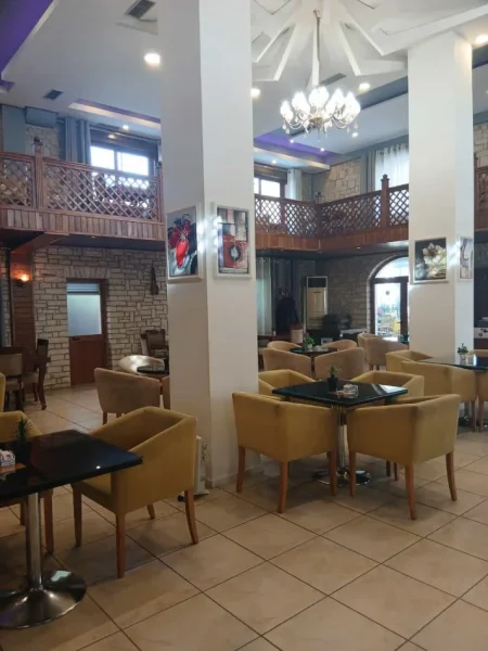 Tirane, jepet me qera dyqan Kati 0, 200 m² 1.000 € (Babrru)