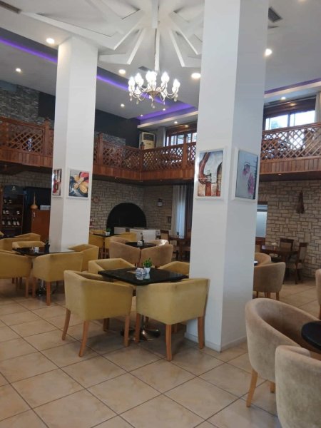 Tirane, jepet me qera dyqan Kati 0, 200 m² 1.000 € (Babrru)