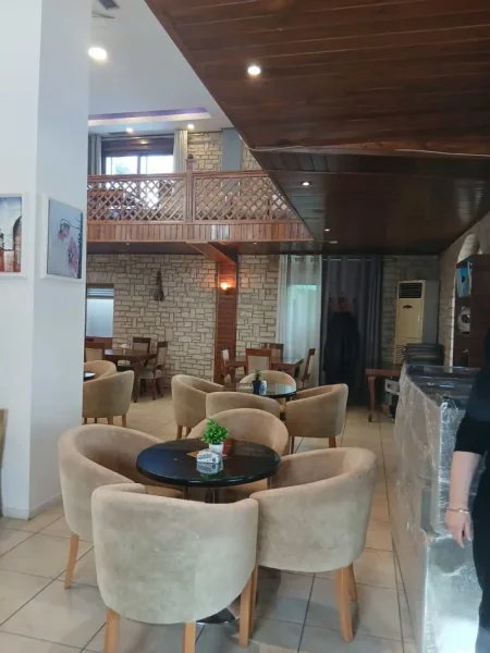 Tirane, jepet me qera dyqan Kati 0, 200 m² 1.000 € (Babrru)