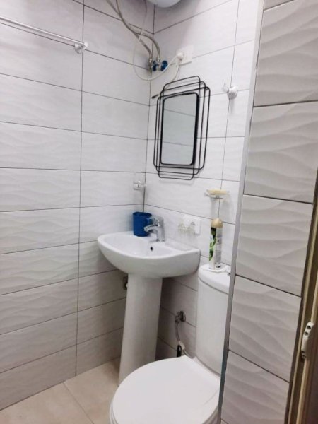Tirane, jepet me qera apartament Kati 1, 40 m² 300 € (RRUGA E KAVAJES)