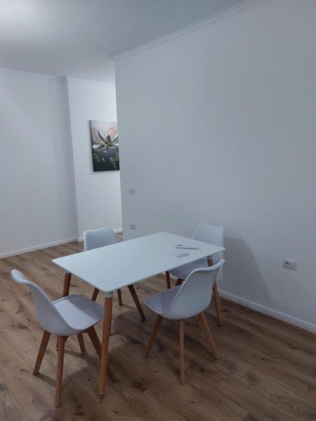 Vlore, jepet me qera apartament 1+1 , 65 m² 450 € (prane Magjia by Enrik Rrapaj)