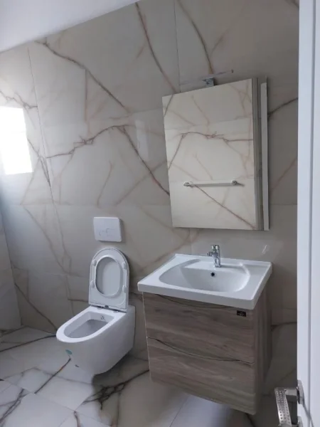 Vlore, jepet me qera apartament 1+1 , 65 m² 450 € (prane Magjia by Enrik Rrapaj)