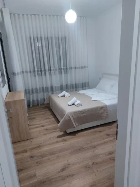 Vlore, jepet me qera apartament 1+1 , 65 m² 450 € (prane Magjia by Enrik Rrapaj)