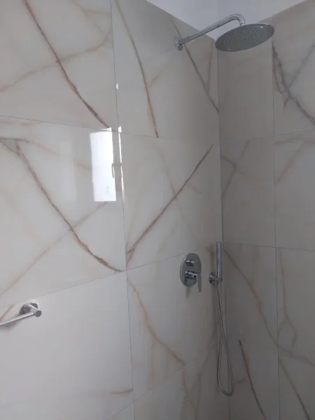 Vlore, jepet me qera apartament 1+1 , 65 m² 450 € (prane Magjia by Enrik Rrapaj)