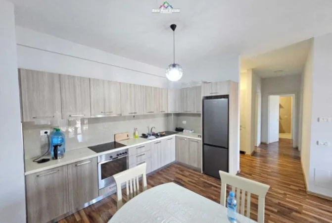 Tirane, jepet me qera apartament 2+1 Kati 5, 108 m² 650 € (Rruga Nexho Konomi)