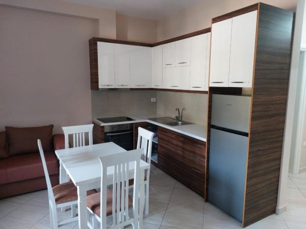 Vlore, jepet me qera apartament 2+1 , 85 m² 500 € (prane Magjia by Enrik Rrapaj)