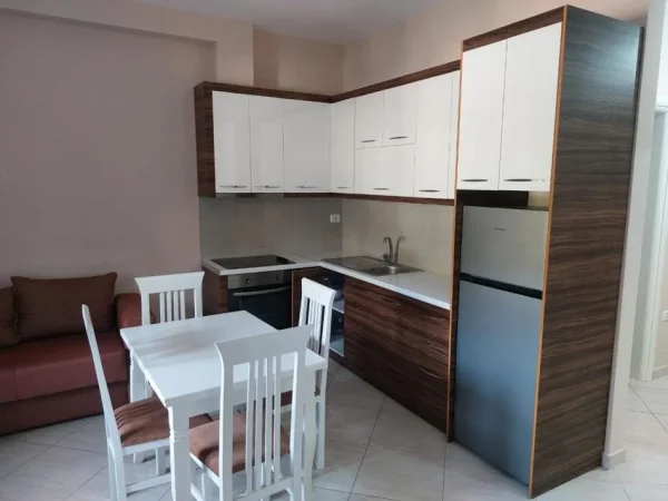 Vlore, jepet me qera apartament 2+1 , 85 m² 500 € (prane Magjia by Enrik Rrapaj)