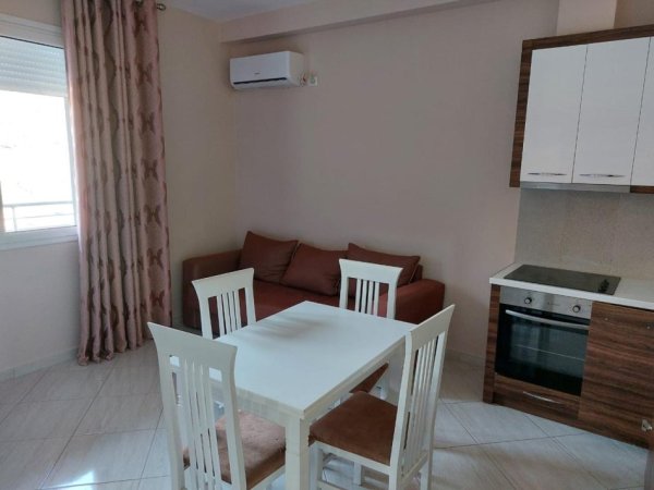 Vlore, jepet me qera apartament 2+1 , 85 m² 500 € (prane Magjia by Enrik Rrapaj)