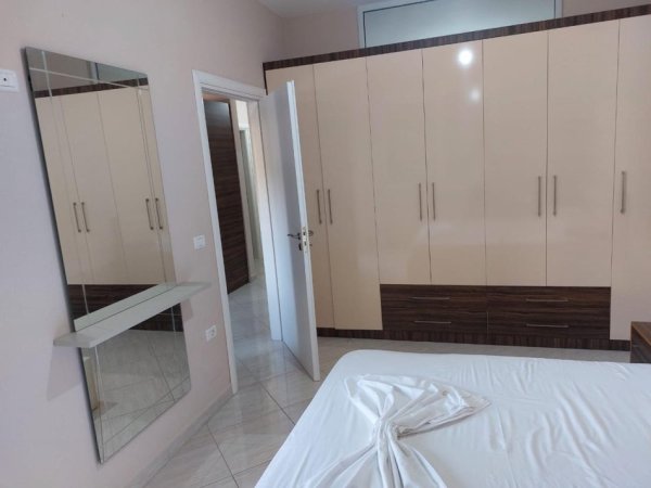 Vlore, jepet me qera apartament 2+1 , 85 m² 500 € (prane Magjia by Enrik Rrapaj)