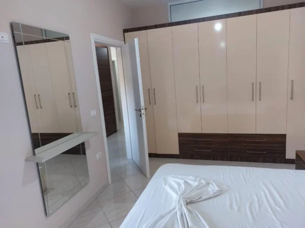 Vlore, jepet me qera apartament 2+1 , 85 m² 500 € (prane Magjia by Enrik Rrapaj)