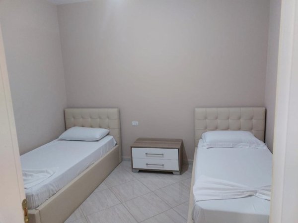 Vlore, jepet me qera apartament 2+1 , 85 m² 500 € (prane Magjia by Enrik Rrapaj)