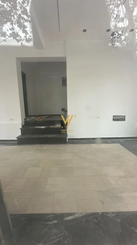 Tirane, shitet ambjent biznesi Kati 0, 65 m² 420.000 € (STACIONI I TRENIT)