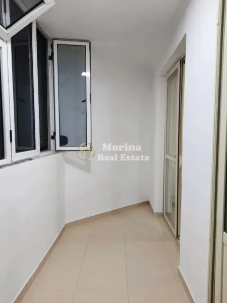 Tirane, jepet me qera garsonier Kati 1, 40 m² 300 € (21 Dhjetori)