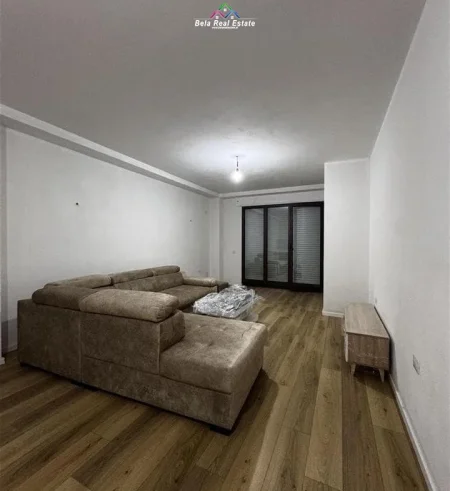 Tirane, jepet me qera apartament 1+1 Kati 4, 470 € (Rruga 5 Maj)