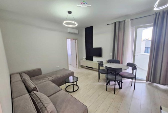 Tirane, jepet me qera apartament 1+1+Ballkon Kati 3, 70 m² 590 € (fusha e aviacionit)