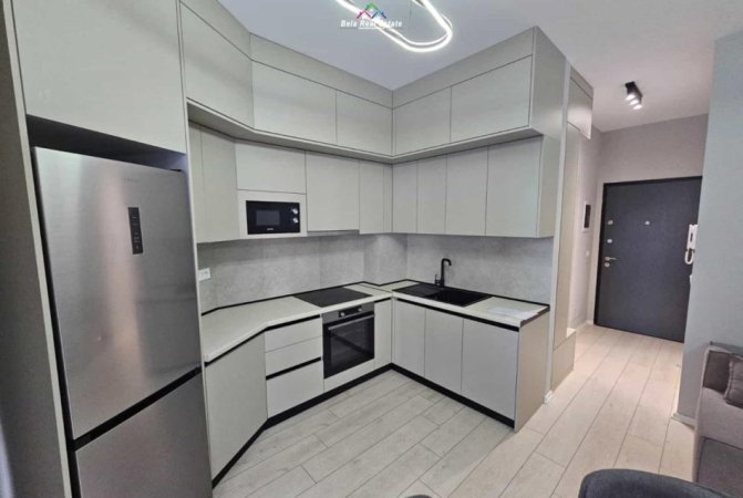 Tirane, jepet me qera apartament 1+1+Ballkon Kati 3, 70 m² 590 € (fusha e aviacionit)