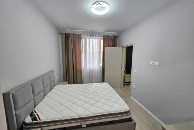 Tirane, jepet me qera apartament 1+1+Ballkon Kati 3, 70 m² 590 € (fusha e aviacionit)
