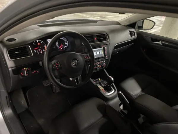 Tirane, shitet makine Volkswagen jetta Nafte, gri e erret automatik Klima 190.000 km 6.600 €