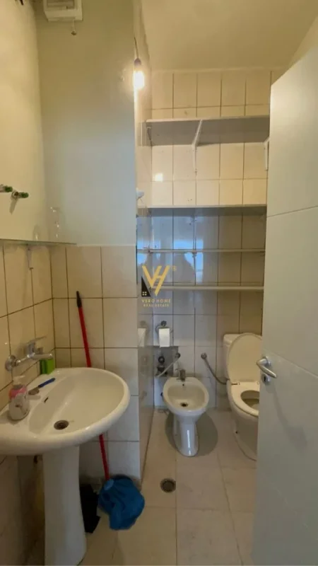 Tirane, jepet me qera apartament 2+1+Ballkon Kati 3, 82 m² 630 € (LIQENI I THATE)