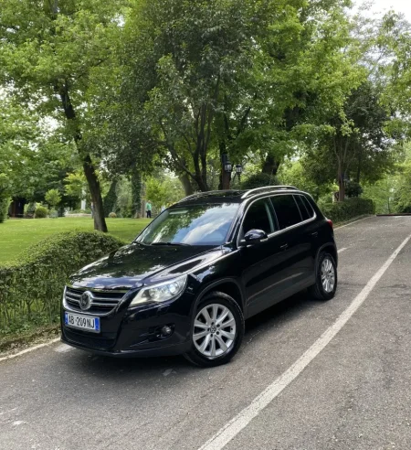 Tirane, shitet makine Volkswagen Tiguan 2.0 2011 Nafte, e zeze automatik Klima 160.000 km 8.600 €