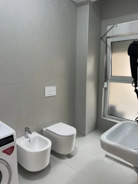 Tirane, jap me qera apartament 1+1+Ballkon Kati 5, 60 m² 450 € (Rruga Pasho Hysa)