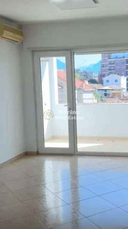 Tirane, jepet me qera ambjent biznesi Kati 2, 128 m² 500 € (Rruga Siri Kodra)