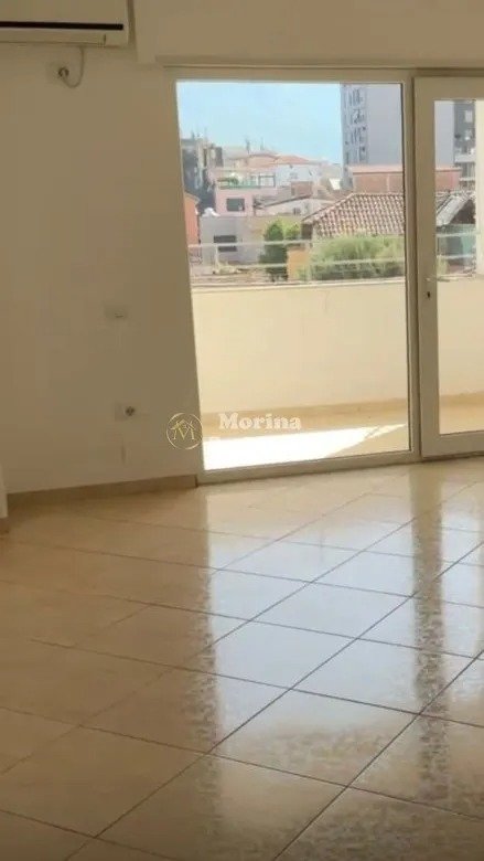 Tirane, jepet me qera ambjent biznesi Kati 2, 128 m² 500 € (Rruga Siri Kodra)