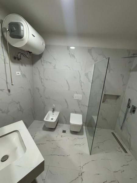 Tirane, shitet apartament 2+1 , 110 m² (Yzberisht)
